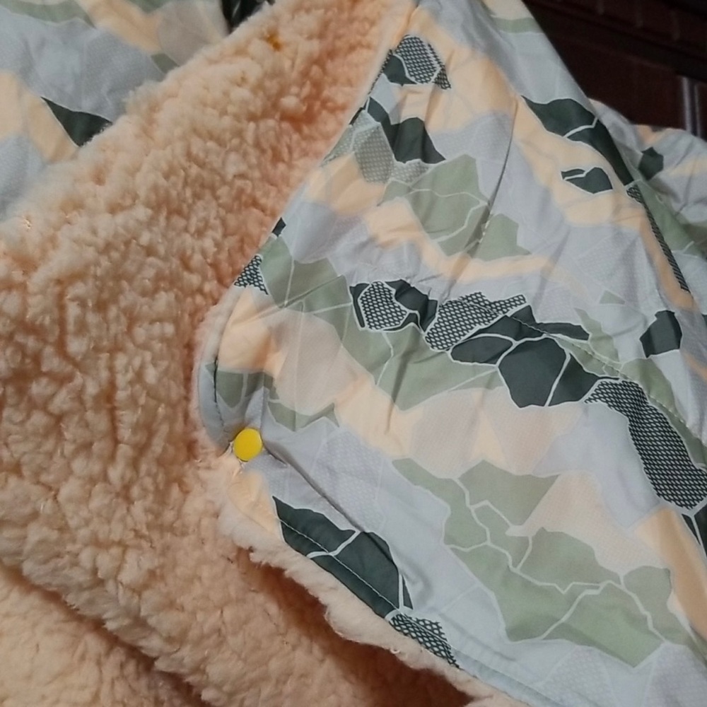 The North Face Wawona Fuzzy Blanket (BNWT) - Picture 4 of 12